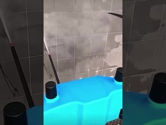 MYUAV uçağı dış duvarları temizliyor.