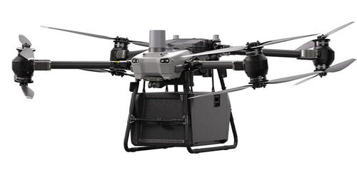 hakkında en son şirket haberleri Duvar temizliği için FC30 bağlı drone DJI FlyCart 30 MYUAV max tarafından bağlı drone. Uçuş yüksekliği 240m