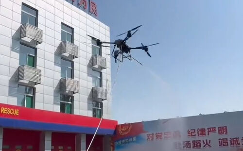 hakkında en son şirket haberleri MYUAV FC30T Denizci FC30 İtfaiye Droni acil yangın söndürme için yeni yükseklikler yaratıyor