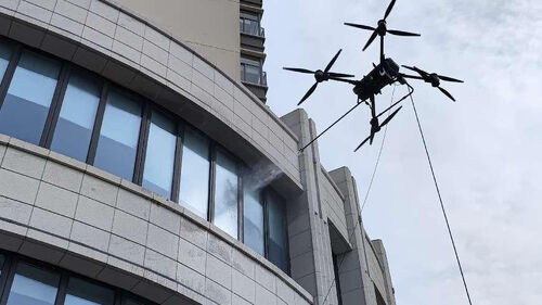 hakkında en son şirket haberleri MYUAV FC30X Bağlı Drone: Yüksek katlı binaların temizliği artık bir sorun değil!
