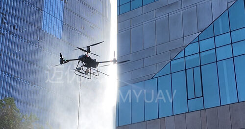 hakkında en son şirket haberleri Myuav FC30X binayı temizleyen drone'un su geçirmez doğası