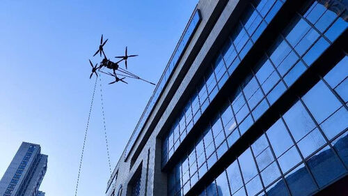 hakkında en son şirket haberleri Bina temizliğinin ilk yılı: MYUAV FC30X temizlik dronu