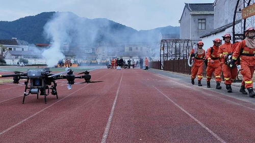 hakkında en son şirket haberleri Akıllı ve verimli yangın söndürme ortağı: MYUAV drone ve yangın söndürme arasındaki işbirliğinin tanıtımı