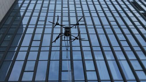hakkında en son şirket haberleri Teknolojik itici güç yenilik: MYUAV çift bağlı yüksek irtifa temizleme İHA'sı standart temizleme Jiaxing Spor Salonu