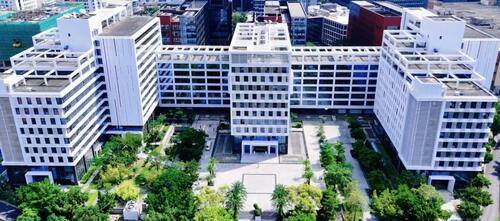 hakkında en son şirket haberleri Tsinghua Unisplendour Bilgi Port'unda Cephe Temizliği: Standartlaştırılmış Yüksek İrtifa Operasyonlarına Doğru Bir Adım