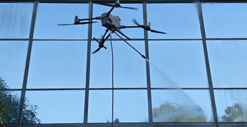 hakkında en son şirket haberleri Yeni yükseltme. MYUAV 6. nesil temizleyici daha temiz ve çevre dostu perde duvarı temizleme deneyimi sunuyor.