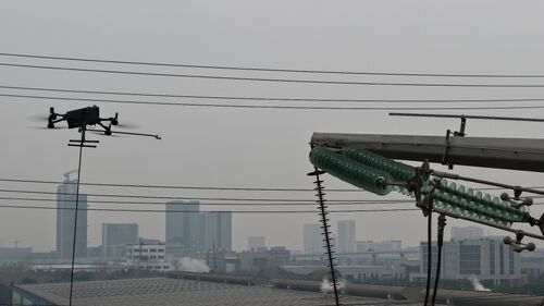 hakkında en son şirket haberleri Yüksek Voltajlı İzolatörlerin Canlı Hat Temizlemesinde İlerleme! MYUAV Drones Uygulamalarda Başarılı Oldu