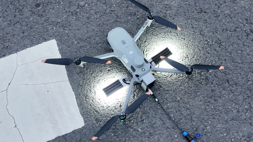 hakkında en son şirket haberleri Arrive Light, Illuminate Instantly | Field Application of the DJI M4 Tethered Lighting System